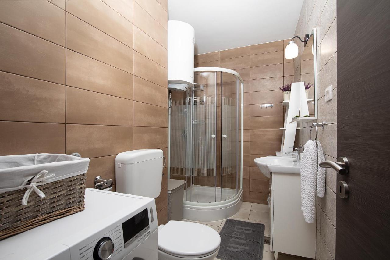 Stylish City Stay With Balcony & Free Parking พูลา ภายนอก รูปภาพ