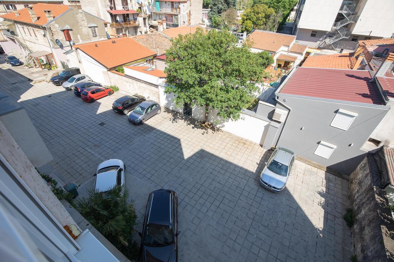 Stylish City Stay With Balcony & Free Parking พูลา ภายนอก รูปภาพ